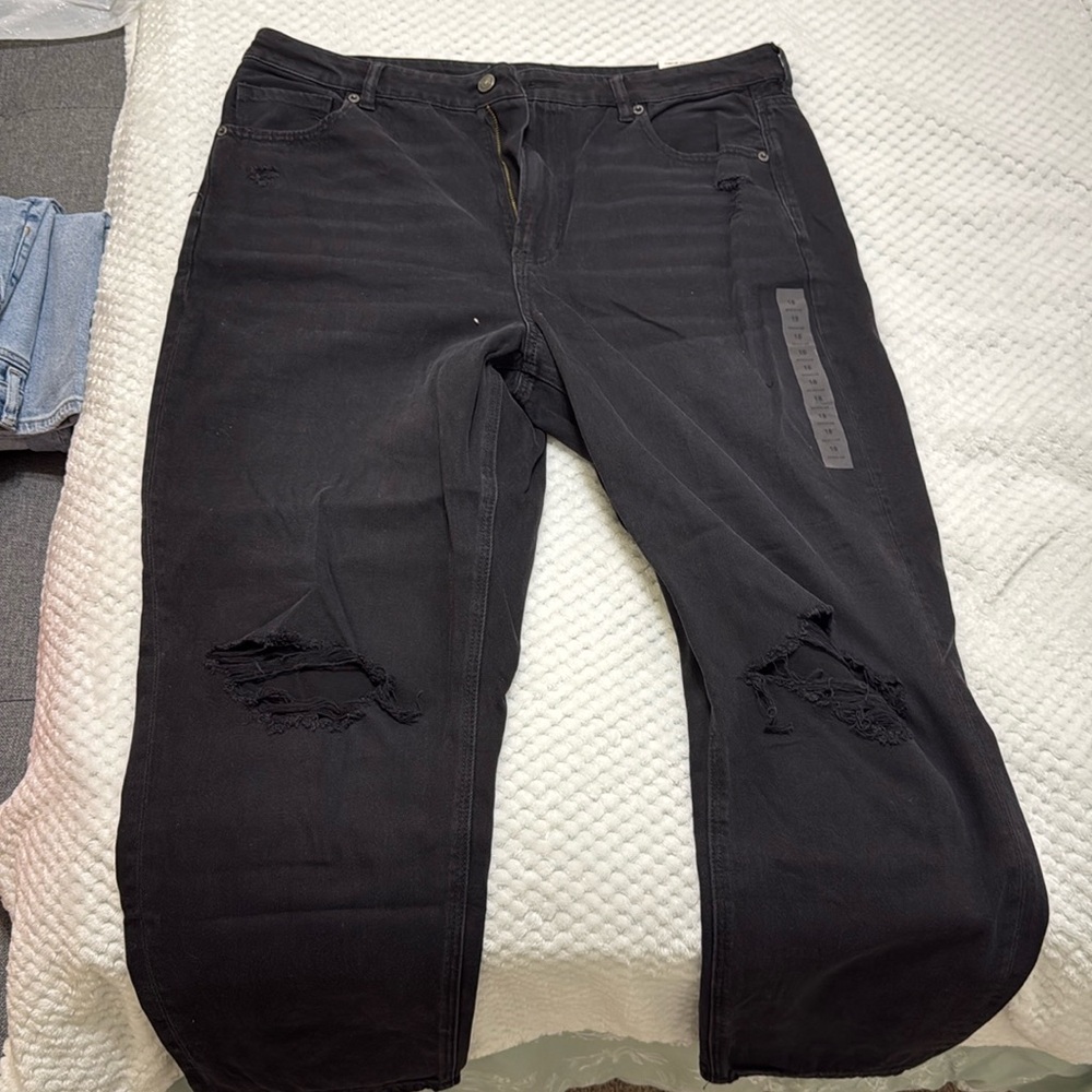 American Eagle black ripped mom straight jean, size 18